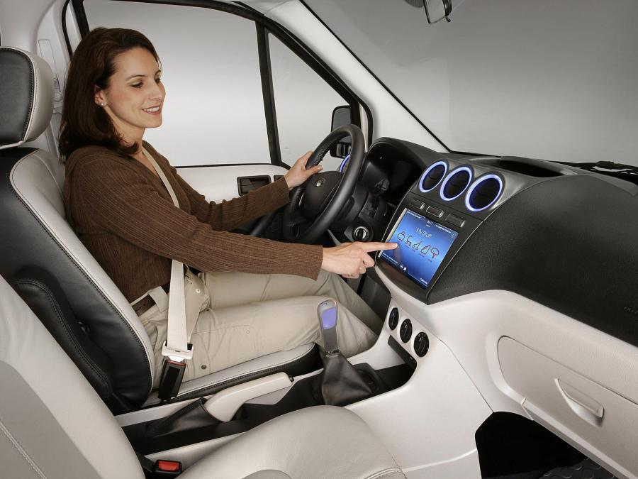  Ford Transit Connect Family One Concept 2009 года  (фото 17 из 39)